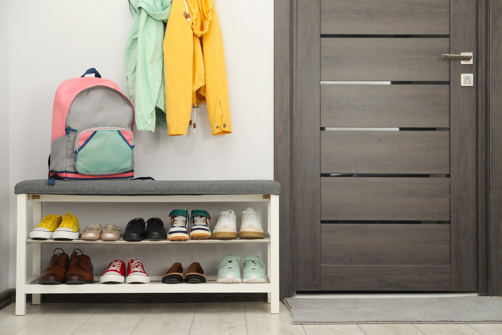 Schuhschrank im Flur – Geruch im Schuhschrank entfernen